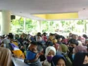 Ngeri, Penyerahan Berkas Bantuan UMKM di Kota Tangerang Penuh Sesak Warga Ngeri, Penyerahan Berkas Bantuan UMKM di Kota Tangerang Penuh Sesak Warga