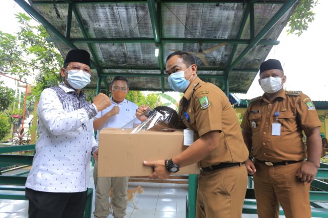 10.000 Face Shield Disebar Untuk Pengurus RW, Kelurahan dan Kecamatan se- Kota Tangerang