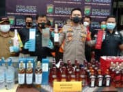 Bakal Diperjualbelikan Jelang Tahun Baru, Ratusan Miras Ilegal Diamankan Polisi di Cipondoh