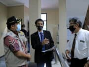 Pastikan Penerapan Prokes Saat Misa Natal Arief Pantau Gereja