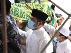 Innalilahi Wainnailaihi Rojiun, Syekh Ali Jaber Dimakamkan di Ponpes Daarul Qur’an Cipondoh Innalilahi Wainnailaihi Rojiun, Syekh Ali Jaber Dimakamkan di Ponpes Daarul Qur'an Cipondoh