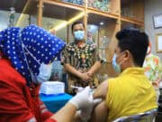 Wali Kota Pantau Vaksinasi Covid-19 Untuk Nakes Kota Tangerang