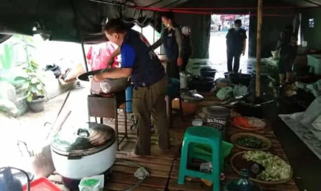 Banjir, Dapur Umum PMI Kota Tangerang Salurkan Ribuan Nasi Bungkus