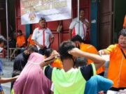 Empati, Korban Banjir di Kota Tangerang Diajak Makan Bakso Gratis
