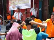 Empati, Korban Banjir di Kota Tangerang Diajak Makan Bakso Gratis