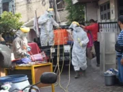Recovery Pasca Banjir, PMI Kota Tangerang Kirimkan Tim Spraying