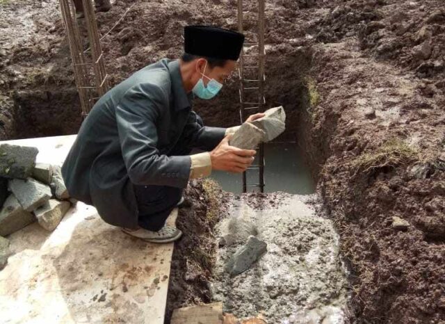Aleg PKS Lakukan Peletakan Batu Pertama Masjid Madinahtul Umidiah