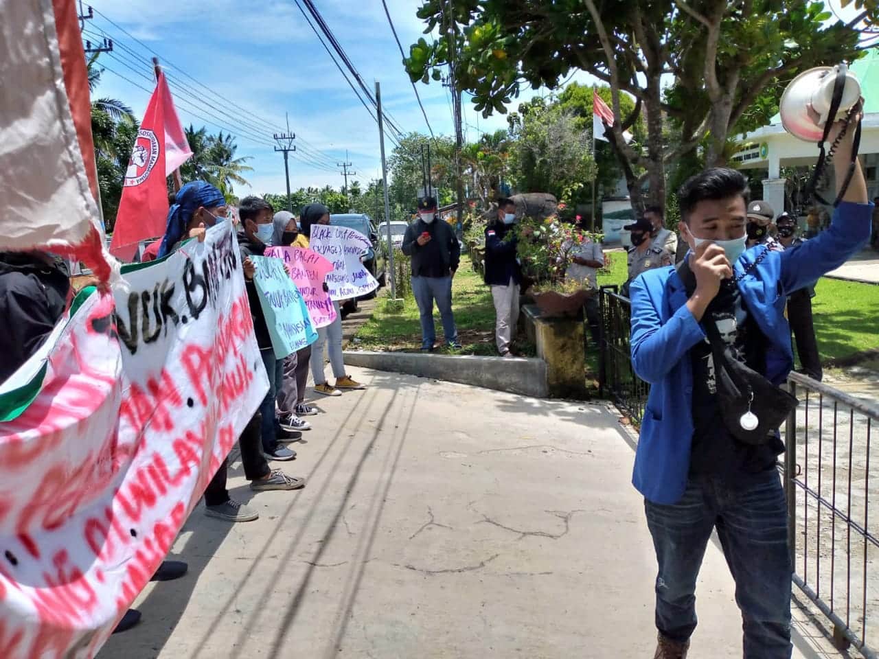 Mahasiswa dan Pemuda Kabupaten (AMP) Pandeglang- Banten Geruduk Kantor TNUK