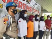 Ibu Kandung Tersangka Pembuang Jasad Bayi Dalam Kantong Plastik