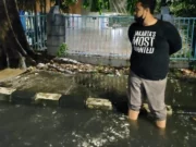 Hujan 30 Menit, Genangan Setinggi 70cm Terjadi di Pusat Kota Tangerang