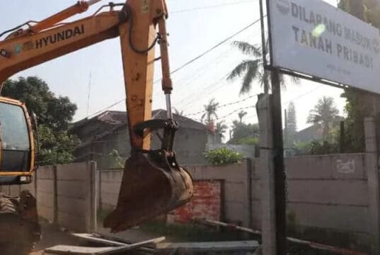 Tembok Jalan di Ciledug Dibongkar, Ahli Waris Ancam Bangun Kembali Tembok Jalan di Ciledug Dibongkar, Ahli Waris Ancam Bangun Kembali