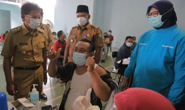 Vaksinasi RT, RW, Amil dan Marbot Masjid di Kota Tangerang