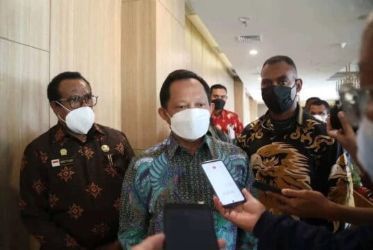 Mendagri Beri Teguran Keras kepada Gubernur Papua Mendagri Beri Teguran Keras kepada Gubernur Papua