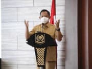 Mendagri Minta Masyarakat Tak Lengah Terapkan Prokes