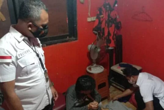 Polisi Gerebeg Markas Ormas Jadi Sarang Narkoba dan Miras di Kota Tangerang Polisi Gerebeg Markas Ormas Jadi Sarang Narkoba dan Miras di Kota Tangerang