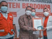 50 Kali Donor, Warga Kota Tangerang Diganjar Penghargaan PMI Banten