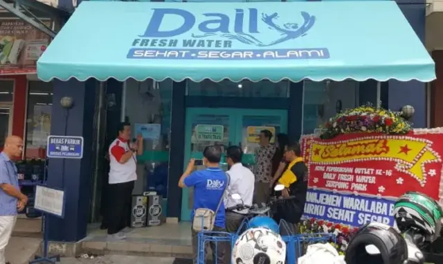 Air Tidak Sekedar Bisnis, Tapi Juga Membuka Lapangan Pekerjaan Air Tidak Sekedar Bisnis, Tapi Juga Membuka Lapangan Pekerjaan