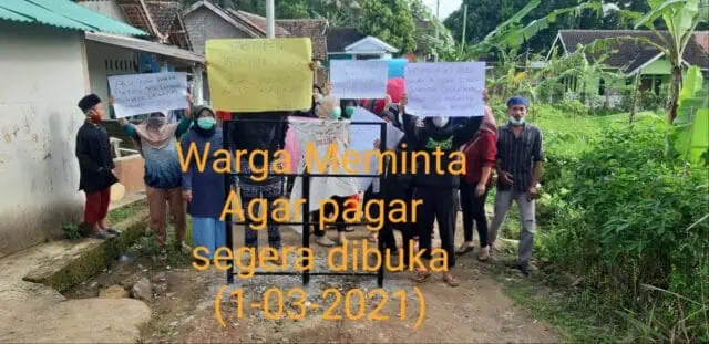 Warga Desa Cibuah, Kecamatan Warunggunung, Kabupaten Lebak lakukan unjuk rasa prihal penutupan akses jalan.