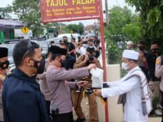 Kyai Muhammad Suryana Pimpinan Pondok Salafi Tajul Falah, Kp Babakan Pedes, Desa Sipayung, Cipanas, Lebak, Banten.