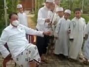 Wahidin Halim, selaku Gubernur Banten melakukan Ngabuburit Bareng dengan Para Santri sambil Mancing.