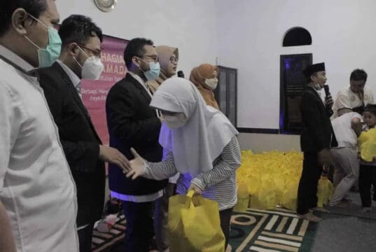 Alumni Daar El-Qolam 2 Santuni Anak Yatim Piatu di Balaraja