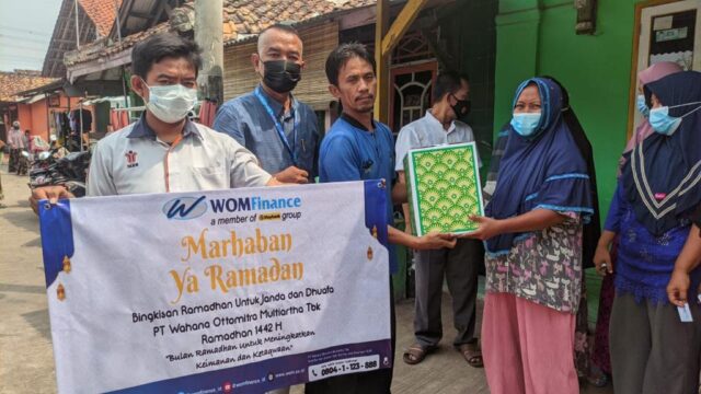 Berkah Ramadhan, WOM Finance Bagikan Bingkisan kepada Janda dan Dhuafa di 16 Kota