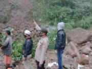 Gerakan Cepat Bersihkan Jalan Pasca Longsor, Kapolres Lebak: Sepeda Motor sudah bisa lewat