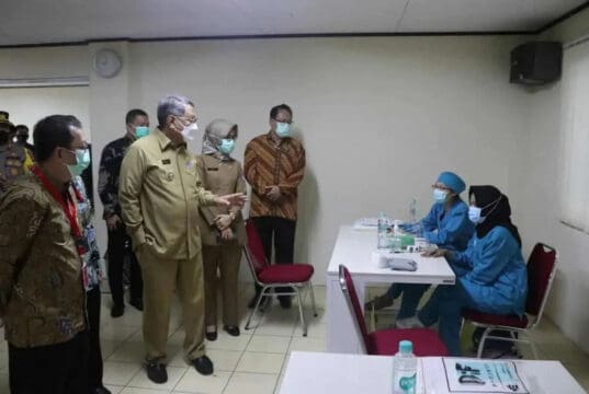 Walikota Tinjau Vaksinasi Gotong Royong Pekerja PT. Indah Kiat Pulp & Paper Walikota Tinjau Vaksinasi Gotong Royong Pekerja PT. Indah Kiat Pulp & Paper