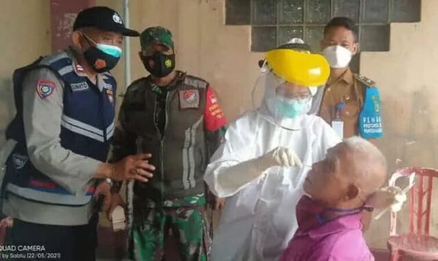 Sasar Pemudik, 3 Pilar Cibodassari Gelar Swab Antigen di Posyandu