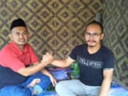 Uyung (Bakal Calon Kepala Desa Kerta) bersama H. Tedi Sudarma (Aktivis Muda Banjarsari).