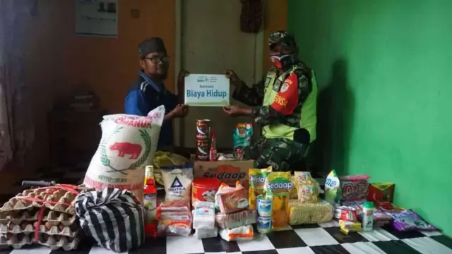 Rumah Yatim Apresiasi Darsa Guru Sukarela Atas Dedikasinya 18 Tahun Mengabdi Rumah Yatim Apresiasi Darsa Guru Sukarela Atas Dedikasinya 18 Tahun Mengabdi