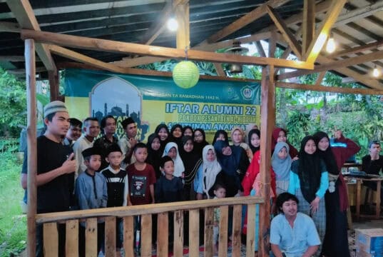 Alumni Angkatan 22 Ponpes Alhidayah Ciomas Serang Santuni Anak Yatim dan Buka Puasa Bersama Alumni Angkatan 22 Ponpes Alhidayah Ciomas Serang Santuni Anak Yatim dan Buka Puasa Bersama