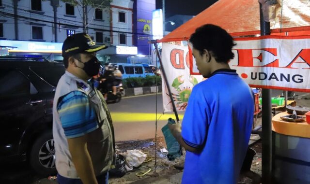 Patroli Prokes, Arief Tegur Pedagang Tak Pakai Masker