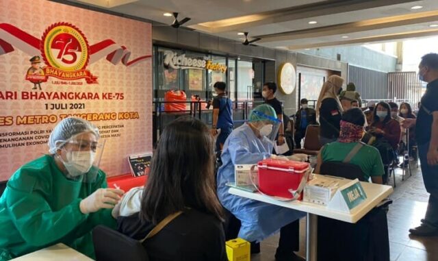 Bersama TangCity, Polres Metro Tangerang Kota Vaksinasi 500 Warga