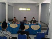 Asep Raedi, Camat Banjarsari saat melakukan tahapan sosialisasi Perbup Nomor 11 Tahun 2021.