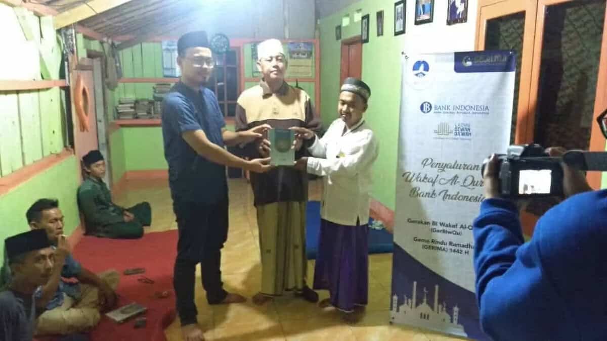 Laznas Dewan Da'wah berkolaborasi dengan Komunitas Juang Lebak salurkan Al-Qur'an, Iqro, dan Juz Amma,