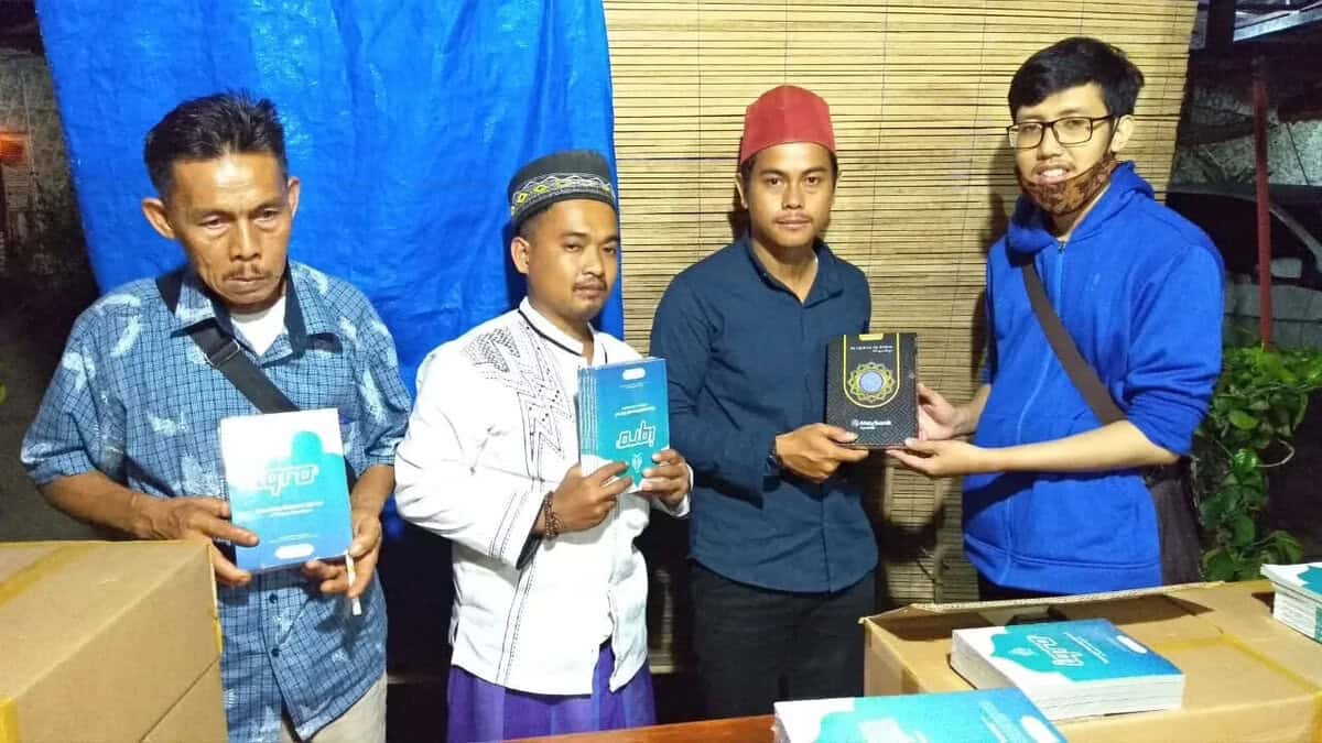 Laznas Dewan Da'wah berkolaborasi dengan Komunitas Juang Lebak salurkan Al-Qur'an, Iqro, dan Juz Amma,