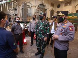 Hari Pertama PPKM Darurat, Kapolri Panglima TNI Tinjau Penyekatan dan Vaksinasi Masal