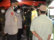 Patroli Malam PPKM Darurat, Forkopimda Kota Tangerang Bagi-Bagi Beras