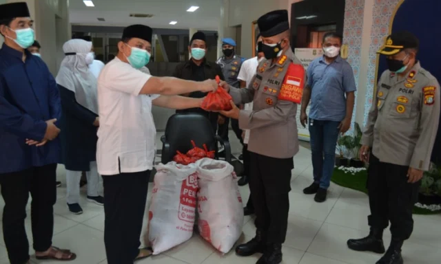 Polres Metro Tangerang Kota Salurkan adin Qurban, Libatkan RPH dan UMKM