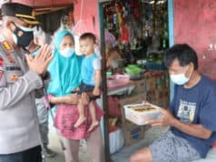 Hindari Kerumunan, Polisi Bagikan 150 Paket Daging Qurban Siap Saji dari Rumah ke Rumah