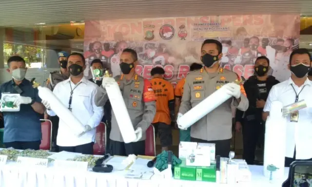 Pecandu Narkoba Jual Alkes Palsu Online Diringkus Sat Resnarkoba Polres Metro Tangerang Kota Pecandu Narkoba Jual Alkes Palsu Online Diringkus Sat Resnarkoba Polres Metro Tangerang Kota
