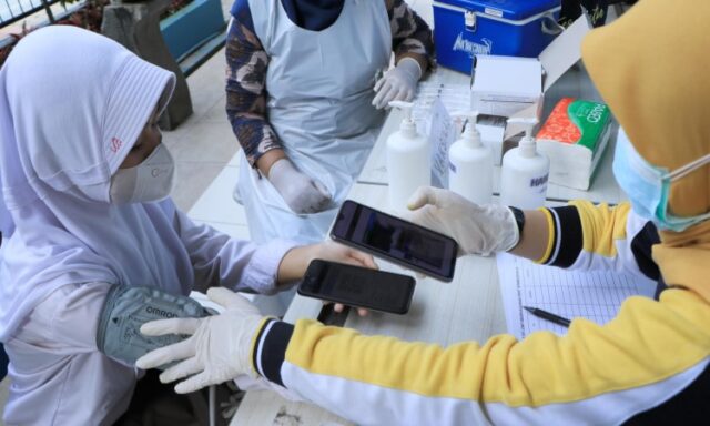 Pemkot Tangerang Uji Coba Mekanisme Baru Vaksinasi Melalui Handphone