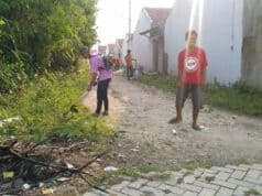 Tiga Tahun Lamanya Jalan Utama Kembang Harum 2 Belum Dibangun Juga, Warga Tagih Janji Jalan utama Perumahan Kembang Harum 2 sudah 3 tahun belum dibangun.