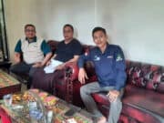 Agus Deni Kencana, Pendamping PKH (Kiri), Saleh Anggota DPRD Lebak Fraksi Partai Golongan Karya (Tengah), Hilmi selaku Pendamping PKH (Kanan), saat menjelaskan fakta sebenarnya yang terjadi terkait polemik PKH.
