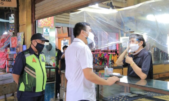 PPKM Level 4 Kota Tangerang, Prokes Pasar Diperketat