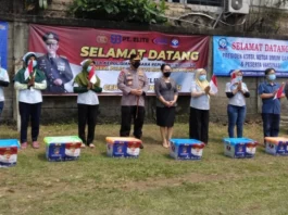 Kapolri Sambangi Vaksinasi 1.000 Buruh di Kabupaten Tangerang