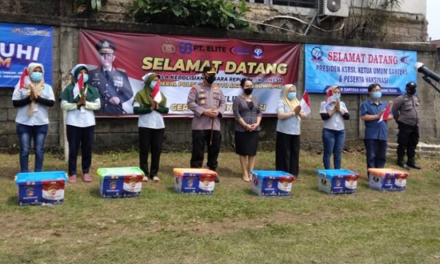 Kapolri Sambangi Vaksinasi 1.000 Buruh di Kabupaten Tangerang