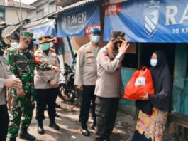 Ringankan Beban Masyarakat, Polisi Serahkan Baksos Merdeka di Kota Tangerang