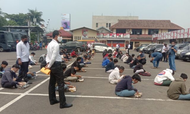 Hendak Tawuran, 70 Pelajar Diamankan Polisi 8 Sajam Ditemukan Dalam Tas